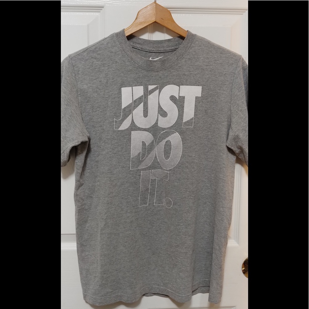 The Nike Tee Youth XL Like New